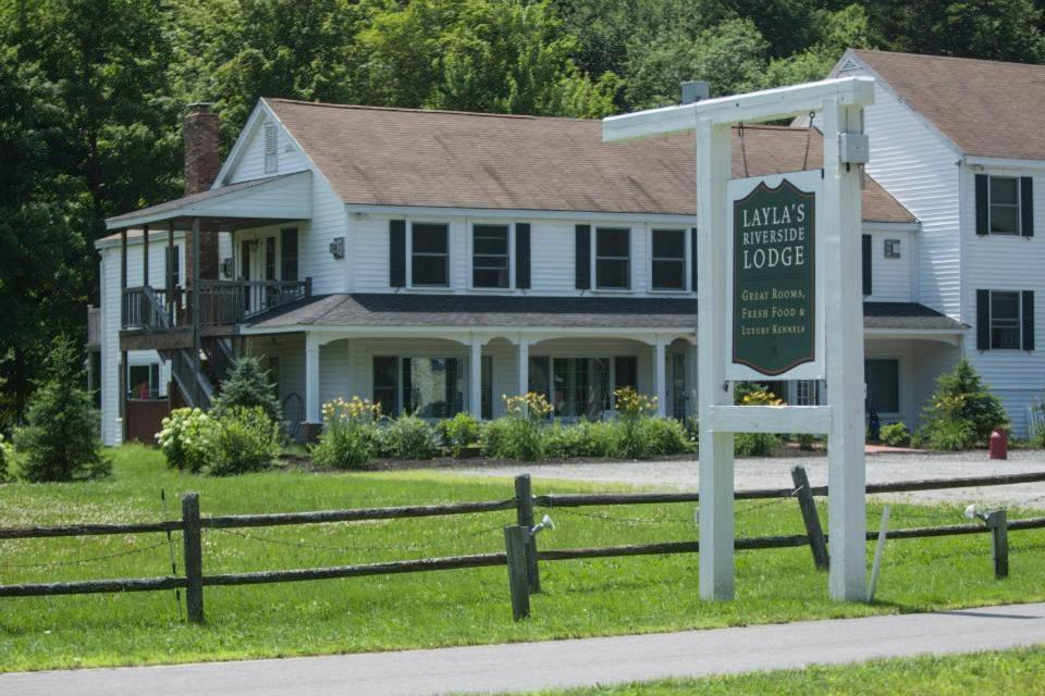 Layla'S Riverside Lodge West Dover Exterior photo