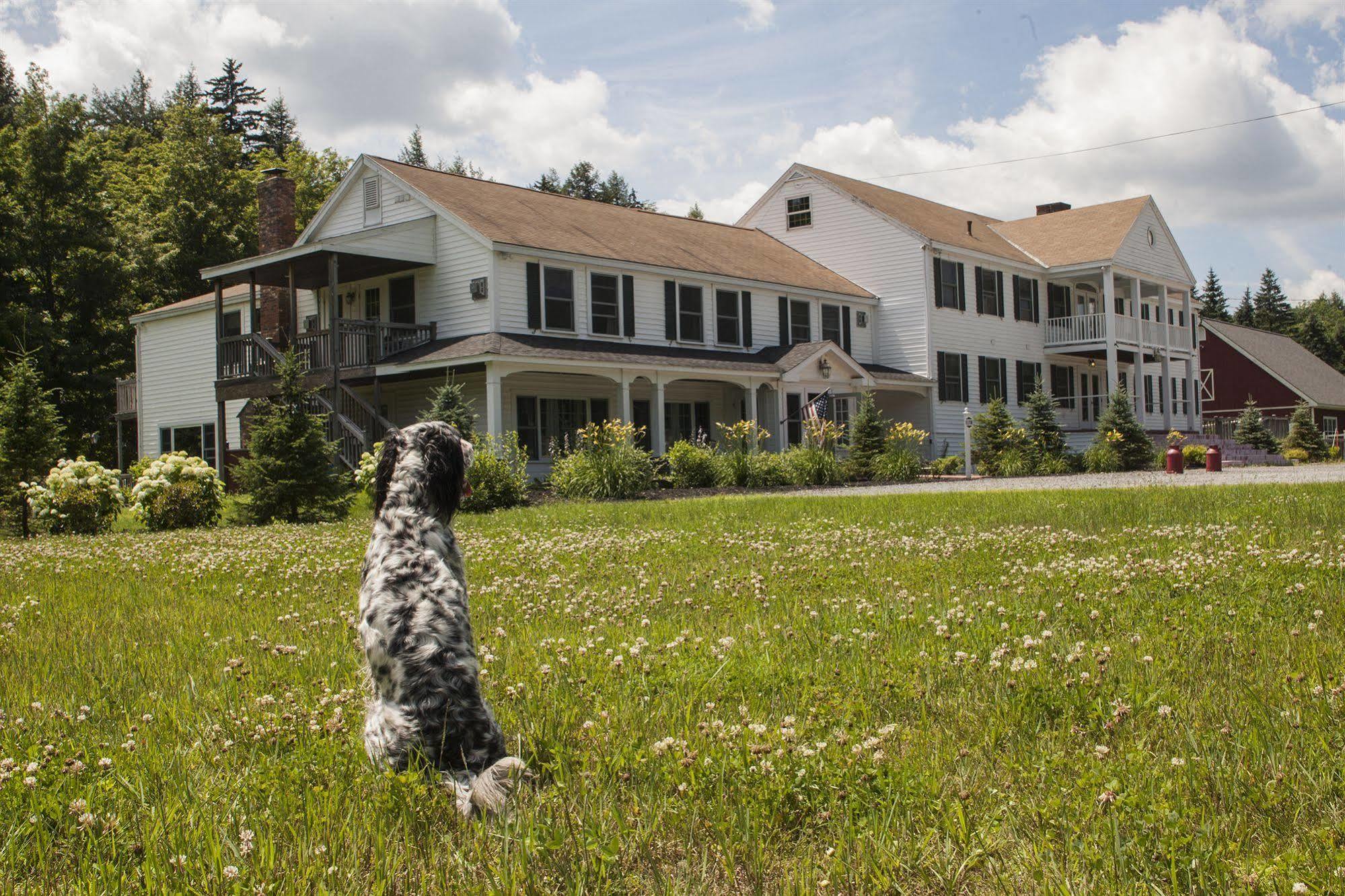 Layla'S Riverside Lodge West Dover Exterior photo